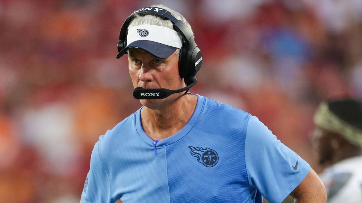 NFL, American Football Herren, USA Tennessee Titans at Tampa Bay Buccaneers Aug 9, 2025; Tampa, Florida, USA; senior offensive assistant Mike McCoy looks on during a preseason game against the Tamp...