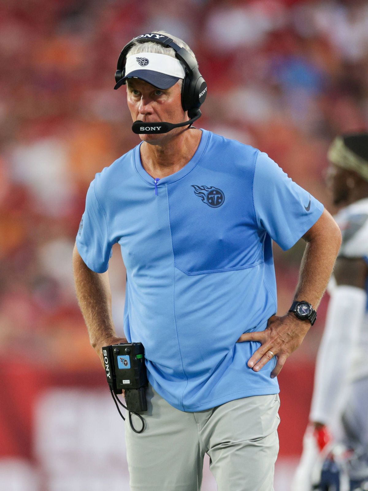 NFL, American Football Herren, USA Tennessee Titans at Tampa Bay Buccaneers Aug 9, 2025; Tampa, Florida, USA; senior offensive assistant Mike McCoy looks on during a preseason game against the Tamp...