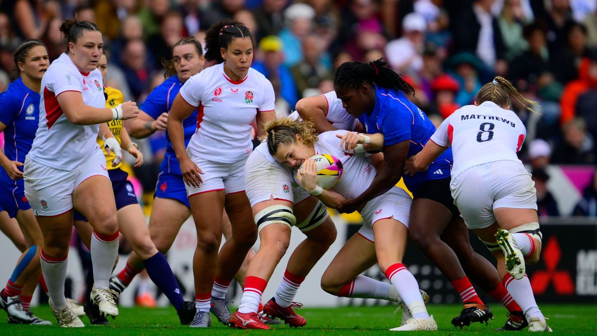 France v England, Bristol, UK - 20 Sept 2025 Ellie Kildunne of England is tackled by llana Brosseau of France during the Women s Rugby World Cup 2025 Semi-final match between France and England at ...
