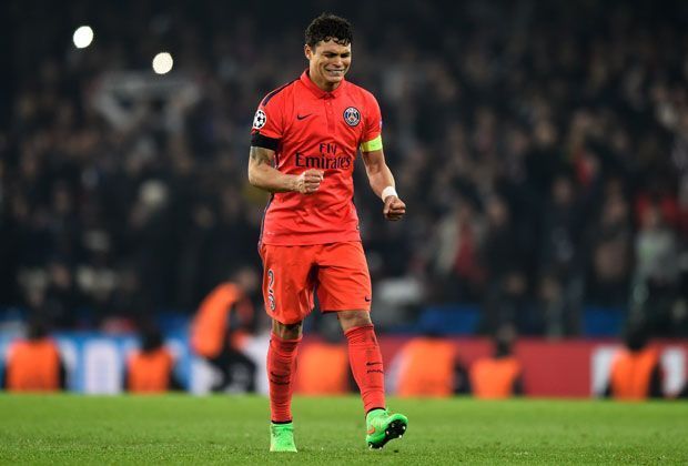 
                <strong>Verteidigung: Thiago Silva (Paris Saint-Germain)</strong><br>
                Kein Wunder also, dass sich Thiago Silva auch selbst in seine Mannschaft wählt. Er sieht sich wohl, als perfekter Partner an der Seite von Landsmann Luiz.
              