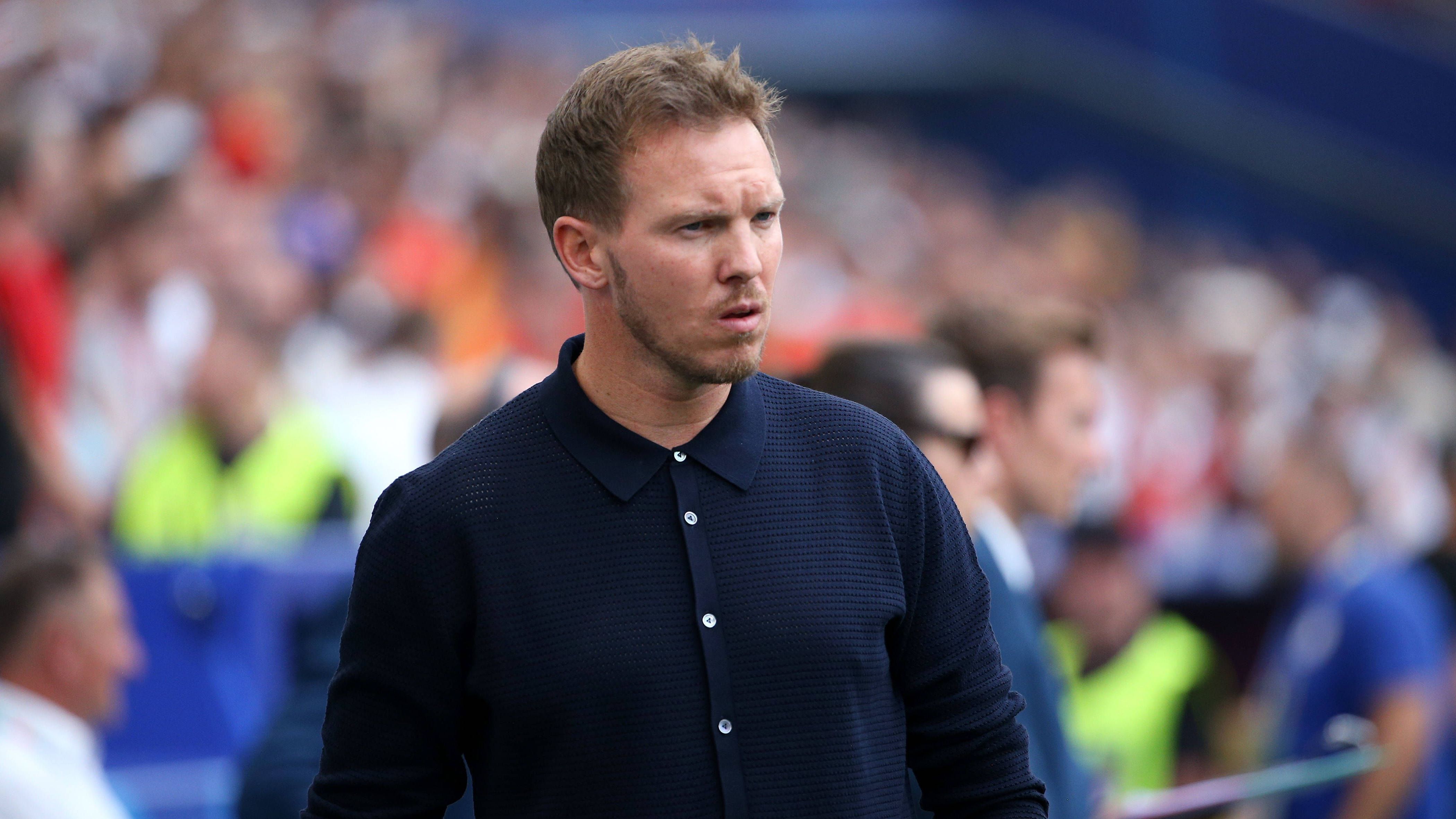 <strong>Gewinner: Bundestrainer Julian Nagelsmann</strong> <br>Das atemberaubende Viertelfinale der DFB-Elf gegen Spanien hat nochmal unterstrichen, dass Julian Nagelsmann die deutsche Mannschaft in nur neun Monaten wieder auf Augenhöhe mit der Weltspitze geführt hat. Nach der Pleite fand der Bundestrainer dann genau die richtigen Worte. Nicht nur sportlich, er sprach sich auch für gesellschaftlichen Zusammenhalt aus. Das war großartig!