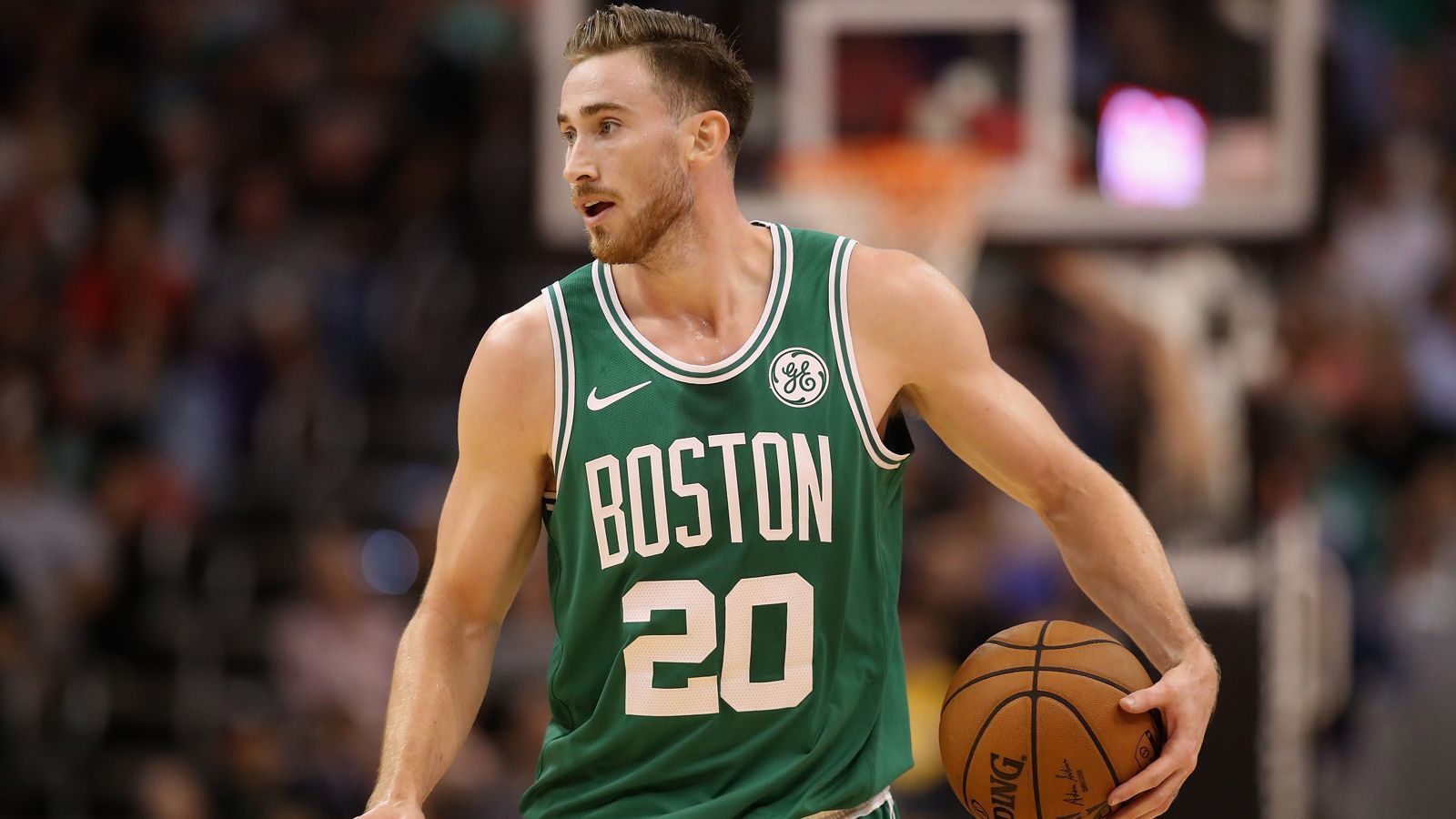 
                <strong>Gordon Hayward – Basketballer bei den Boston Celtics</strong><br>
                Der Zwei-Meter-Mann ist großer eSport-Fan, wie er auf seinem Twitch-Kanal schreibt. Auch Hayward zählt zu den Sportlern, die die Streaming-Plattform für sich entdeckt haben. Als einer der Wenigen hat er aber sogar einen eigenen Sponsor für seinen Stream. Auch Spenden nimmt er gerne an - diese gehen allerdings an gemeinnützige Organisationen.
              