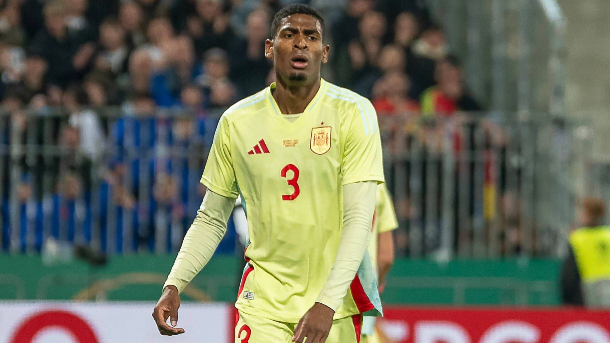 <strong>Cristhian Mosquera (Spanien)</strong><br>Spielt mit Cristhian Mosquera bald ein spanischer U21-Star in der Bundesliga? Medienberichten zufolge soll sich der 20 Jahre alte Innenverteidiger vom FC Valencia mit RB Leipzig auf Vertragskonditionen geeinigt haben. Bevor er aber möglicherweise bei den Sachsen landet, spielt der 1,91-Meter-Hüne noch mit Spanien bei der U21-EM. Mosquera gehörte&nbsp; im Sommer 2024 schon zu Spaniens Olympiasiegern von Paris.