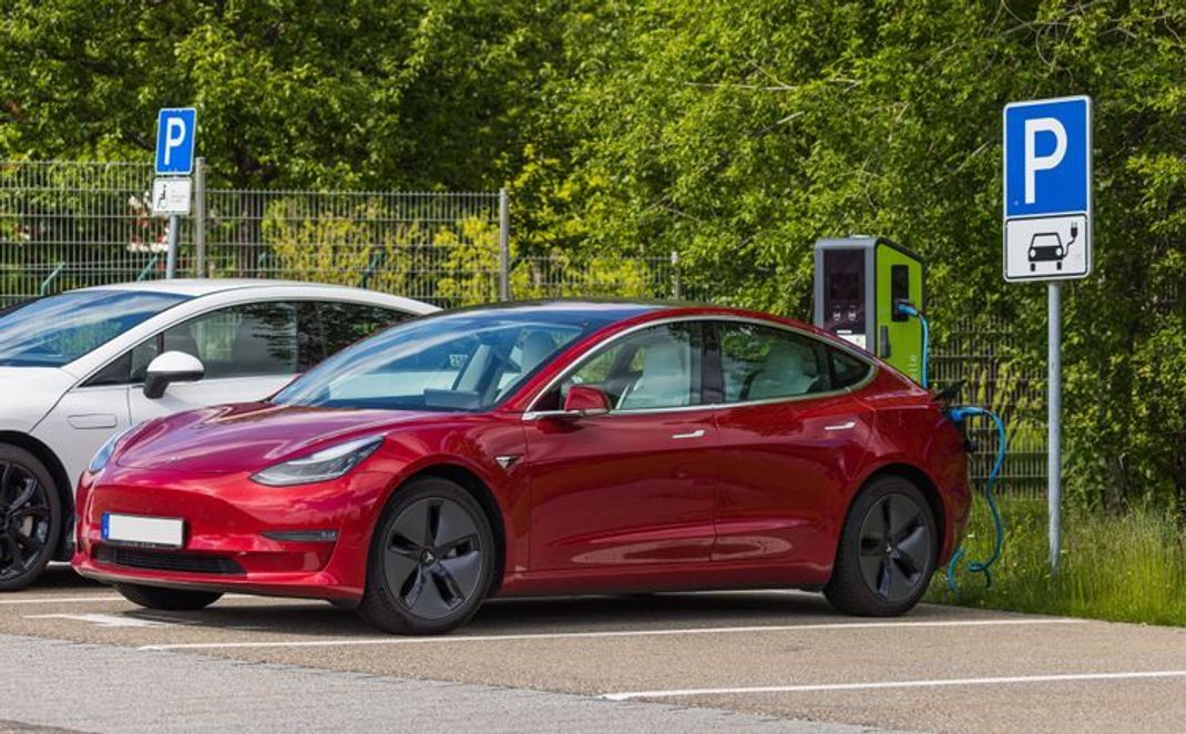Elektro-Charts: Tesla Model 3 schließt 2022 an der Spitze ab