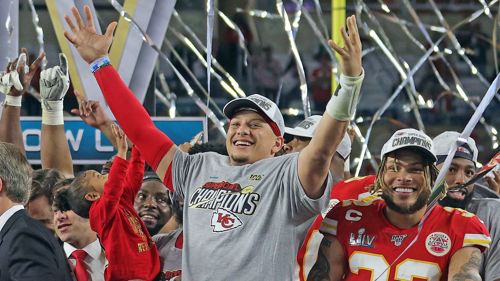 
                <strong>Patrick Mahomes (Sieg im Super Bowl LIV)</strong><br>
                Von 4,1 Millionen auf 45 Millionen DollarTeam: Kansas City ChiefsSuper Bowl MVP: ja
              