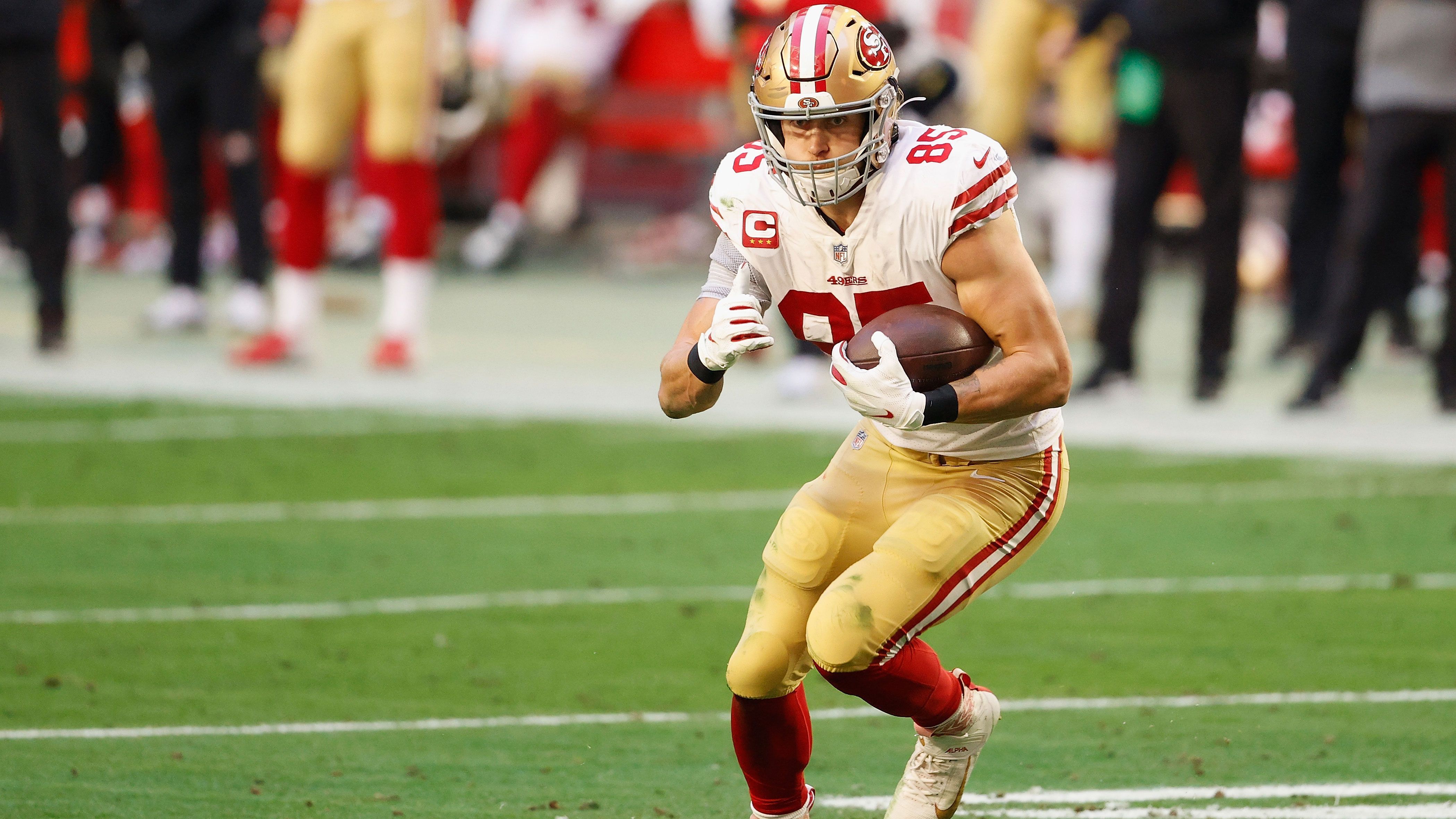 
                <strong>Tight End: George Kittle (San Francisco 49ers)</strong><br>
                Der Tight End George Kittle hat 2020 seinen Vertrag bei den San Francisco 49ers verlängert. Die Daten: Fünf Jahre, 75 Millionen US-Dollar, 15 Millionen pro Saison!
              