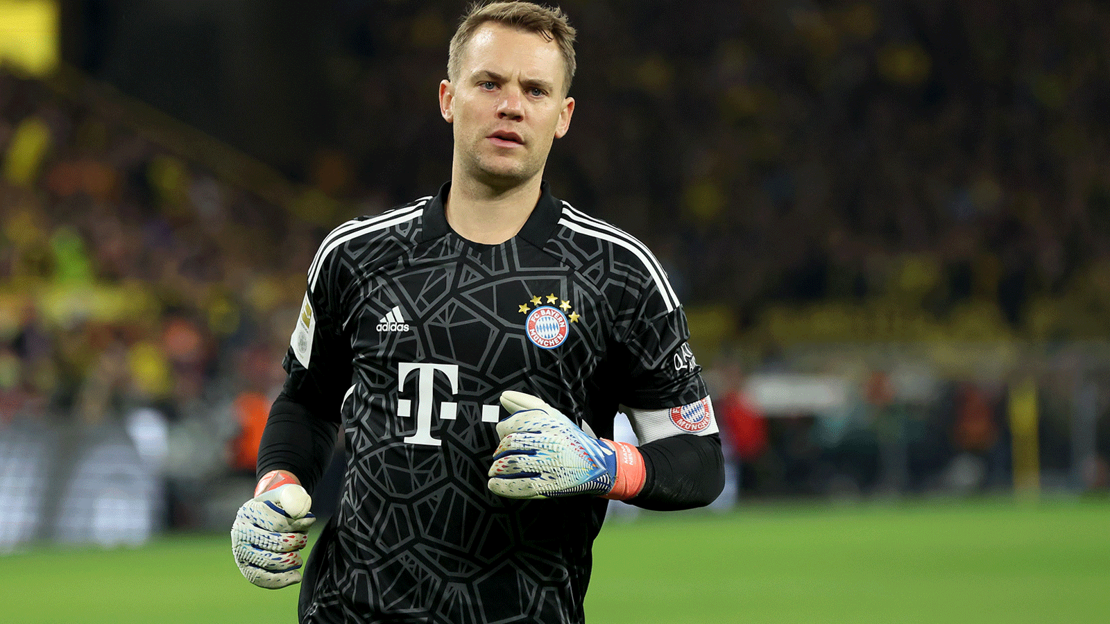 
                <strong>Manuel Neuer</strong><br>
                Rückennummer: 1 
              