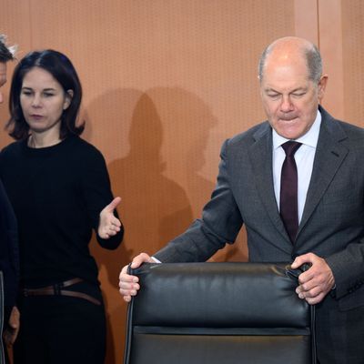 Wirtschaftsminister Robert Habeck (links), Außenministerin Annalena Baerbock und Bundeskanzler Olaf Scholz