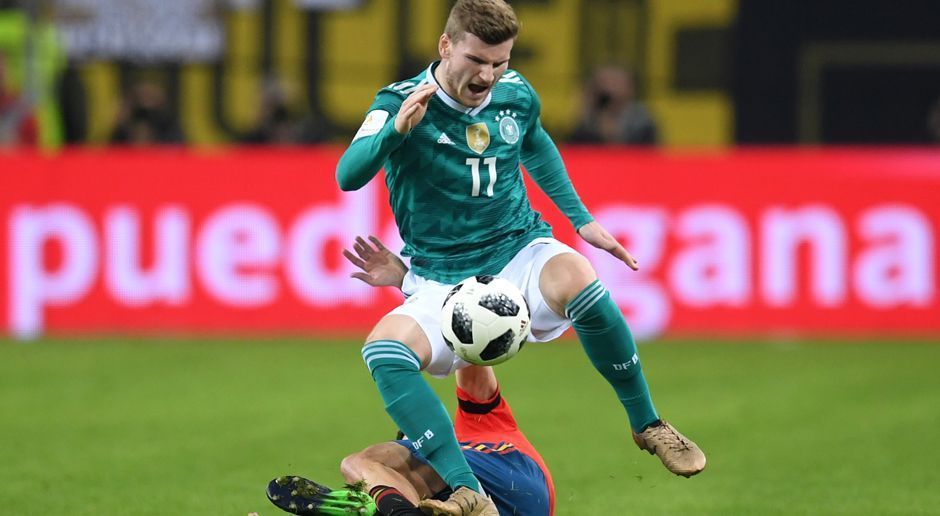 
                <strong>Angriff: Timo Werner</strong><br>
                Der Angreifer von RB Leipzig ist engagiert, schnell im Angriffsspiel und immer in Lauerstellung. Nur leider gelingt ihm kein Treffer. In der 23. Minute etwa verfehlt er aus halblinker Position, in der 30. Minute spielt er den Ball selbst sehenswert über die linke Seite vor das Tor, wo allerdings niemand steht. Ein ähnliches Szenario ergibt sich in der 79. Minute, als er abermals blitzschnell den Gegenspieler umdribbelt und ins Nichts vor den leeren Kasten flankt. ran-Note: 3. 
              