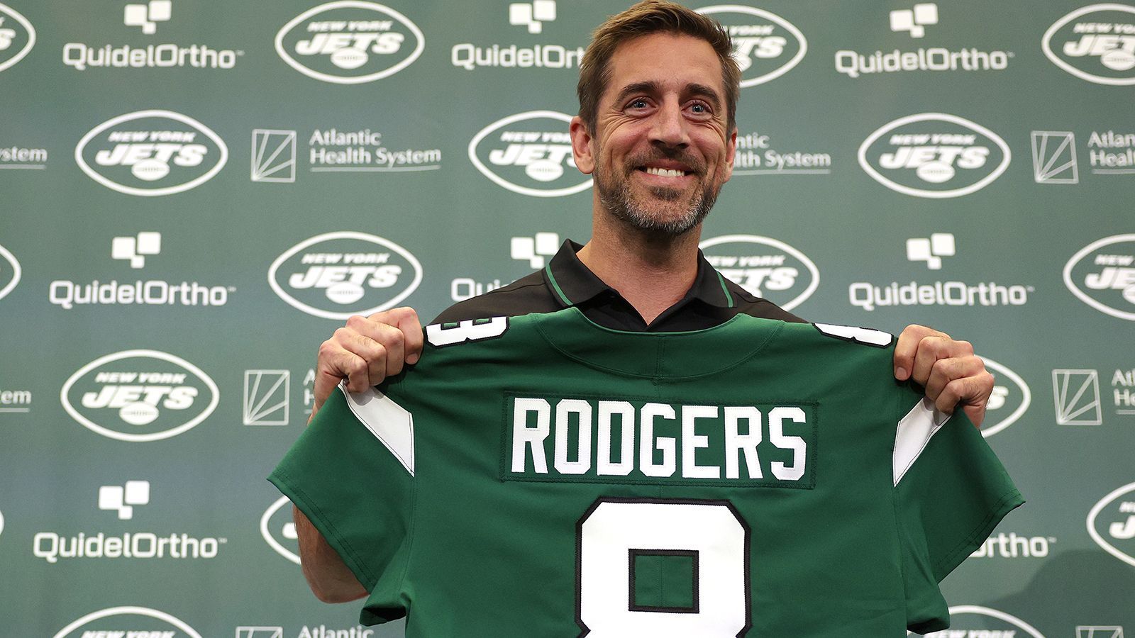 
                <strong>Platz 2: Aaron Rodgers</strong><br>
                Quarterback, New York Jets
              