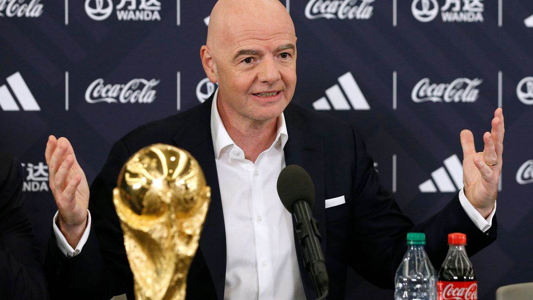 Gianni Infantino, FIFA-Präsident, beantwortet Fragen während einer Pressekonferenz zur Fußball-Weltmeisterschaft 2026. 