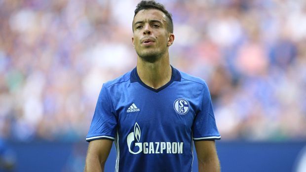 
                <strong>Franco di Santo</strong><br>
                Franco di Santo (Vertrag bis 2019 / angebliches Jahresgehalt: vier Millionen Euro): Der Stürmer hat unter Markus Weinzierl eher schlechte Karten. Di Santo ist hinter Neuzugang Breel Embolo und dem seit Jahren gesetzten Klaas-Jan Huntelaar nur noch dritte Wahl im Sturm. Schon im Sommer waren wohl einige Teams aus der Premier League an dem 27-Jährigen interessiert. 
              