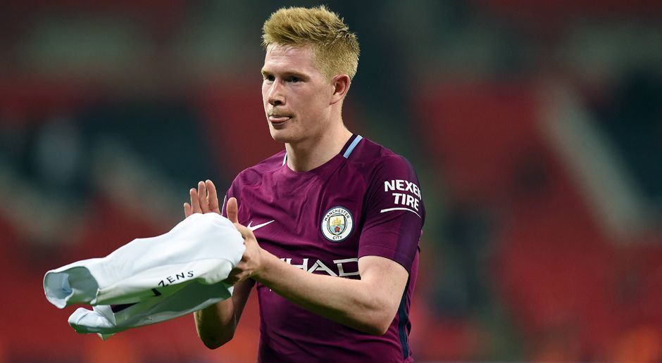 
                <strong>Mittelfeld: Kevin De Bruyne (Manchester City)</strong><br>
                Der frühere Fußballer des Jahres in Deutschland (2015) zieht in der Mittelfeldzentrale des Meisters gekonnt die Fäden. Der 26 Jahre alte Belgier ist aber nicht mehr ganz so torgefährlich wie noch zu Bundesliga-Zeiten. Bislang gehen trotzdem immerhin sieben Tore auf sein Konto.
              