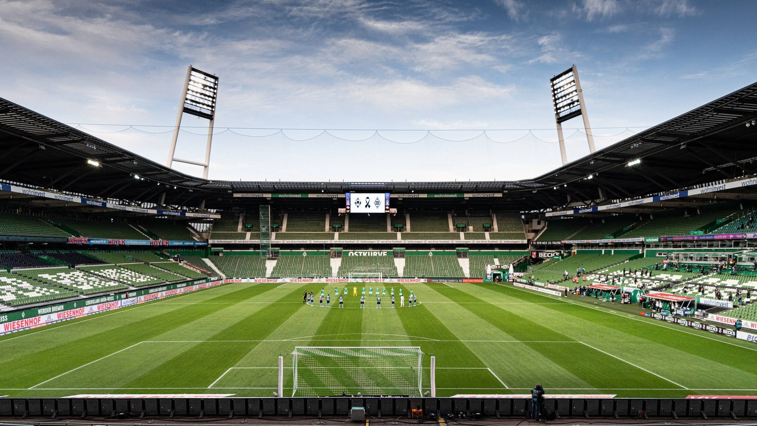 
                <strong>Werder Bremen</strong><br>
                Der Name eines Klubs soll auch immer zeigen, wie verwurzelt er in der Region ist. In Bremen haben sie diesen Ratschlag befolgt. Werder ist eine Flussinsel oder das Land, das von einem Fluss aufgeschwemmt wurde. Werder heißt auf Englisch "eyot". Werder Bremen würde in der NFL also Bremen Eyots heißen.
              