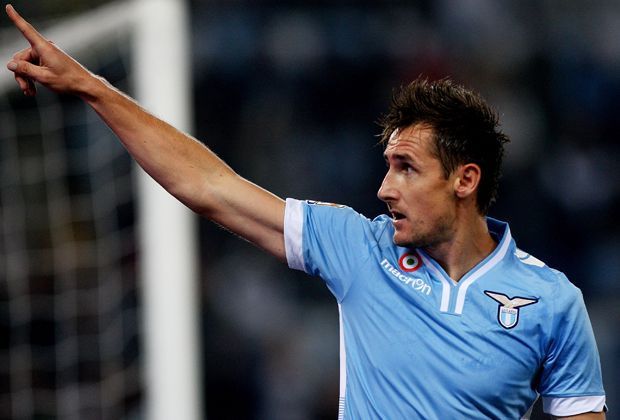 
                <strong>Lazio Rom</strong><br>
                National-Stürmer Miroslav Klose feiert im letzten EL-Gruppenspiel gegen Trabzonspor sein Comeback nach seiner Verletzungspause. Jetzt soll es mit Lazio Rom bis ins Finale gehen
              