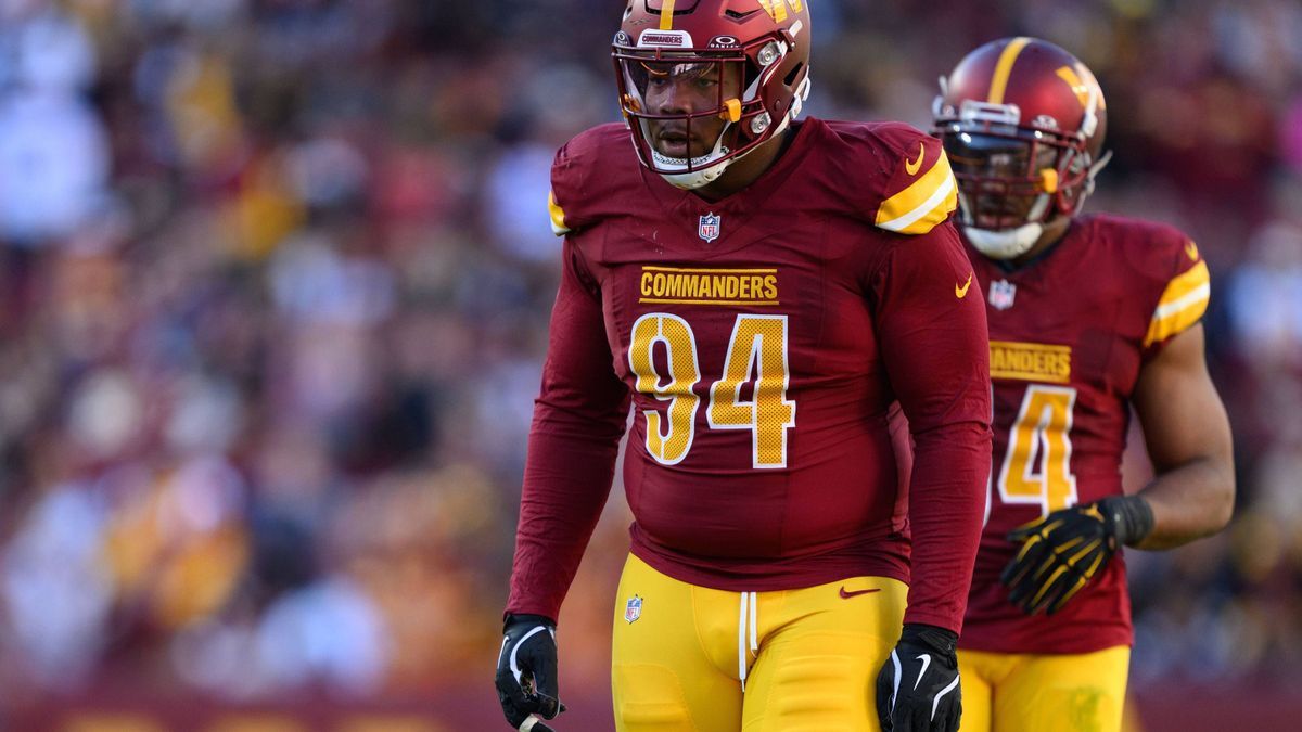 November 24th 2024: Washington Commanders defensive tackle Daron Payne (94) looks on during the NFL, American Football Herren, USA game between the Dallas Cowboys and the Washington Commanders in L...