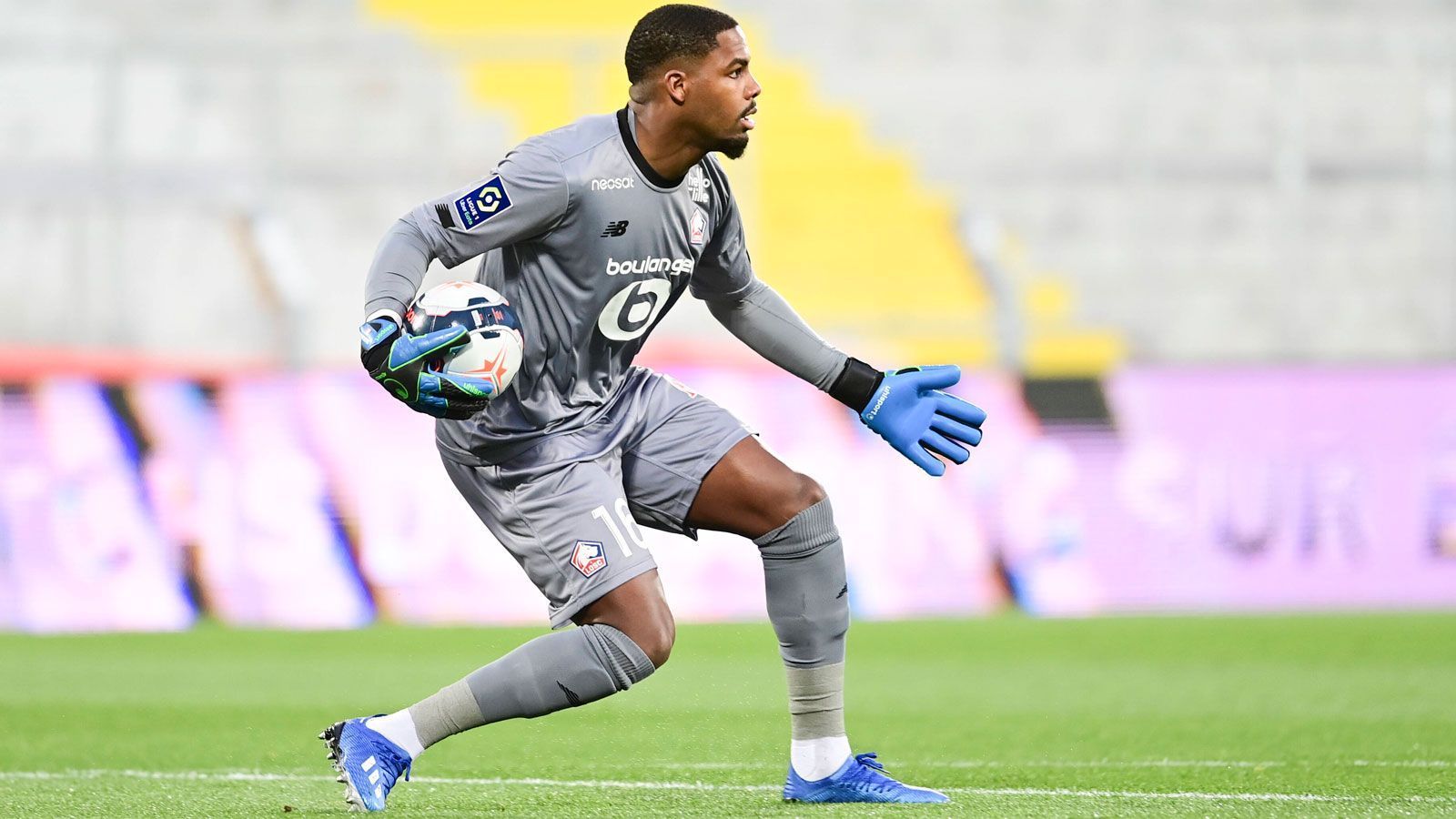 
                <strong>Mike Maignan (AC Mailand)</strong><br>
                Der langjährige Stammtorhüter der AC Mailand, Gianluigi Donnarumma, verlässt den Traditionsklub zum Saisonende, mit Mike Maignan wurde bereits ein Nachfolger verpflichtet. Der Keeper kommt für rund 15 Millionen Euro vom französischen Meister OSC Lille und unterschreibt bis Sommer 2026.
              