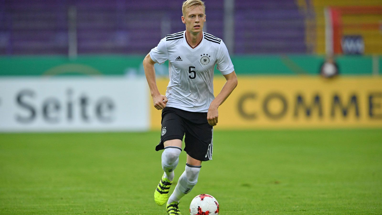 
                <strong>Timo Baumgartl (22) - Innenverteidiger - VfB Stuttgart </strong><br>
                Timo Baumgartl ist mit seinem Abwehrkollegen Klostermann der teuerste Spieler im Team der U21 - Marktwert laut transfermarkt.de: 12 Millionen Euro. Er gehört für die Stuttgarter mit 109 Spielen zum absoluten Stammpersonal. Seine Länderspielkarriere startete vor knapp zwei Jahren, nun steht der Innenverteidiger in der U21 schon bei elf Spielen und einem Tor.
              