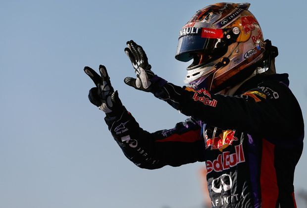 
                <strong>Acht Finger</strong><br>
                Auch in Austin ist Vettel nicht zu schlagen. Der Weltmeister baut seine unglaubliche Siegesserie nach der Sommerpause aus und fährt seinen achten Erfolg nacheinander ein. Grosjean und Webber landen auf den Plätzen zwei und drei
              