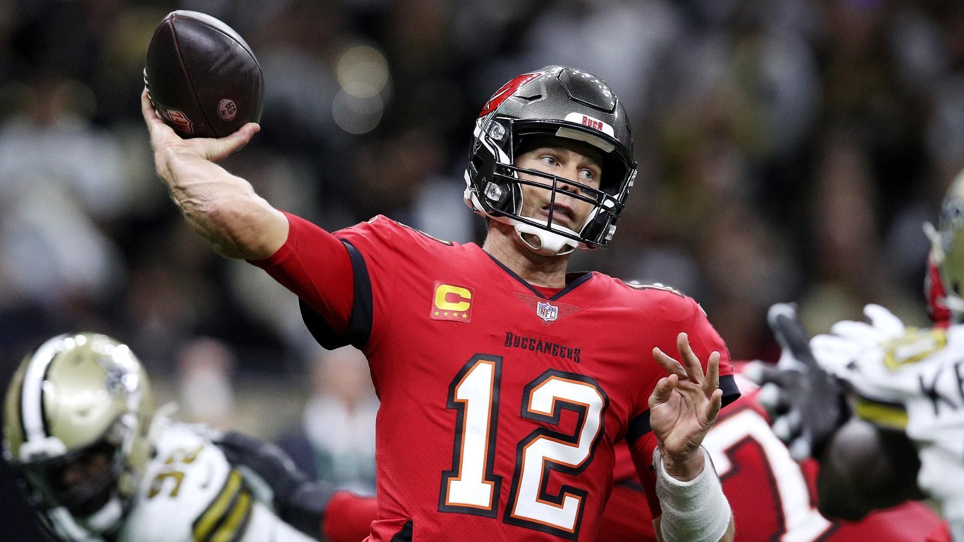 
                <strong>Quarterback: Tom Brady (Tampa Bay Buccaneers) </strong><br>
                &#x2022; <strong>Punkte im Schnitt: 30,9</strong> -<br>&#x2022; Passing Yards: 2650 - <br>&#x2022; Passing Touchdowns: 25 - <br>&#x2022; Rushing Yards: 39 - <br>&#x2022; Rushing Touchdowns: 1 - <br>
              