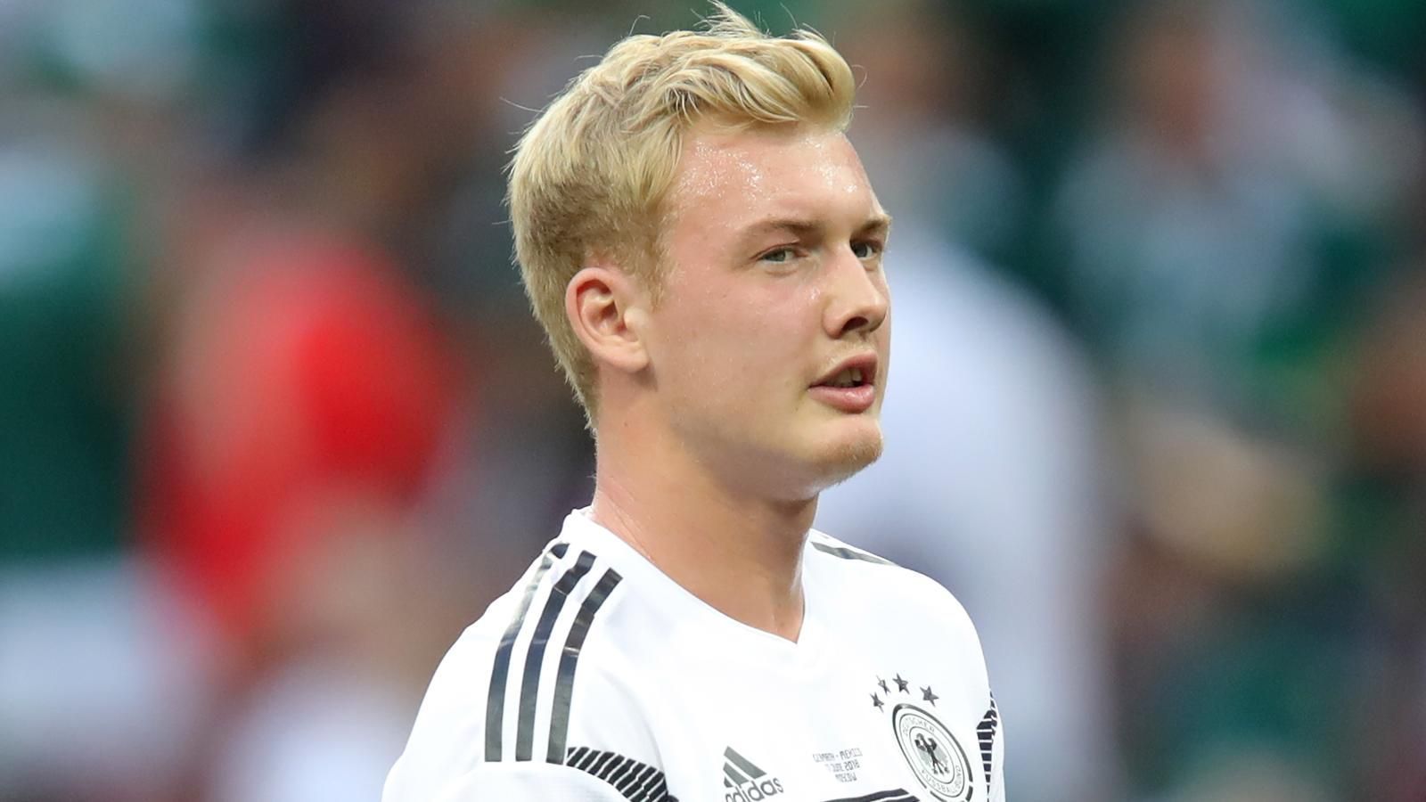 
                <strong>Julian Brandt</strong><br>
                Kommt anstelle von Hector für die Schlussoffensive. In der Nachspielzeit donnert der Leverkusener die Kugel an den linken Pfosten. Ohne Note
              