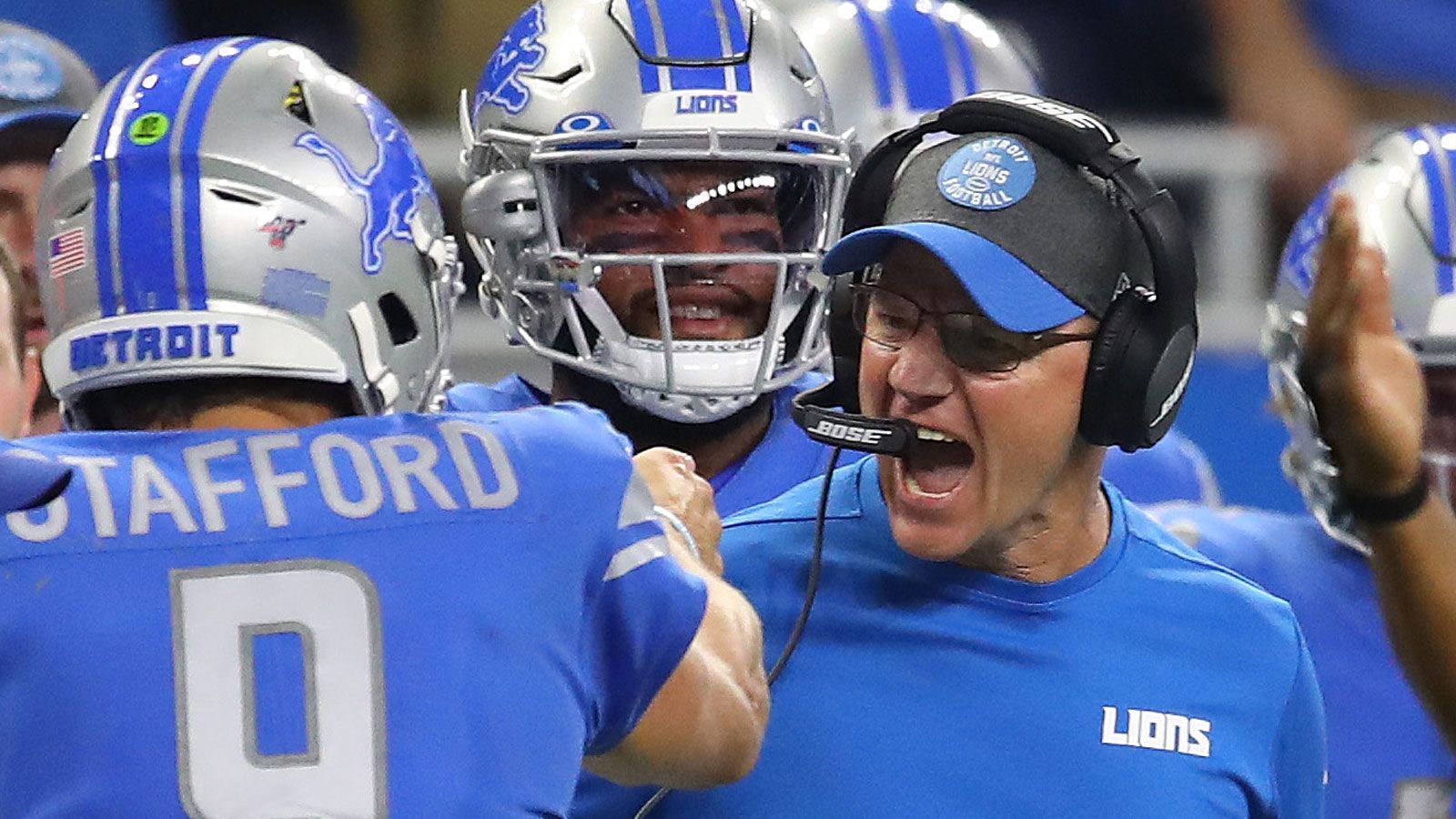 
                <strong>Darrell Bevell (Interims-Head-Coach der Detroit Lions) </strong><br>
                Für den bisherigen Offensive Coordinator der Lions hatte das Patricia-Aus unmittelbare Folgen. Denn Darrell Bevell stieg zum Interims-Head-Coach auf. Und dieser Job auf Zeit kann ja immer ein Sprungbrett für eine größere Aufgabe sein. Es ist das erste Mal, dass der ehemalige OC der Minnesota Vikings und der Seattle Seahawks so viel Verantwortung trägt. Bevell stieß zur Saison 2019 zu den Lions, führte in seinem Premierenjahr auch dank Quarterback Matthew Stafford eine Top-Ten-Offense bei Passing und Receiving Yards.
              