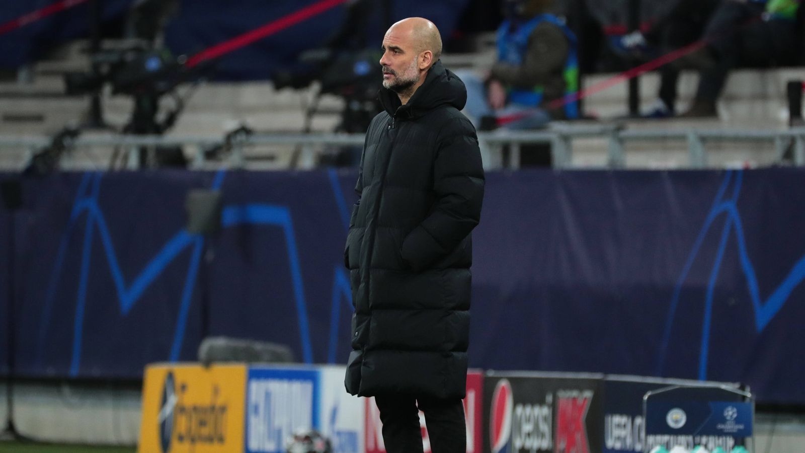 
                <strong>Pep sieht einen Klassenunterschied</strong><br>
                Viel tun müssen diese aber nicht. Denn Manchester City ist in dieser Achtelfinal-Paarung einfach zu gut. Der Tabellenführer der Premier League ist seit Wochen in absoluter Topform und lässt einem verunsicherten Team wie Gladbach nicht den Hauch einer Chance. Vielleicht fehlt der Borussia ab und an der Mut, aber schlussendlich war das Duell einfach ein Klassenunterschied. Sterling, Agüero und Laporte kommen noch zu Kurzeinsätzen.
              