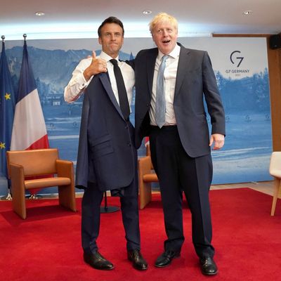 Frankreichs Präsident Macron und der frühere britische Premierminister Johnson