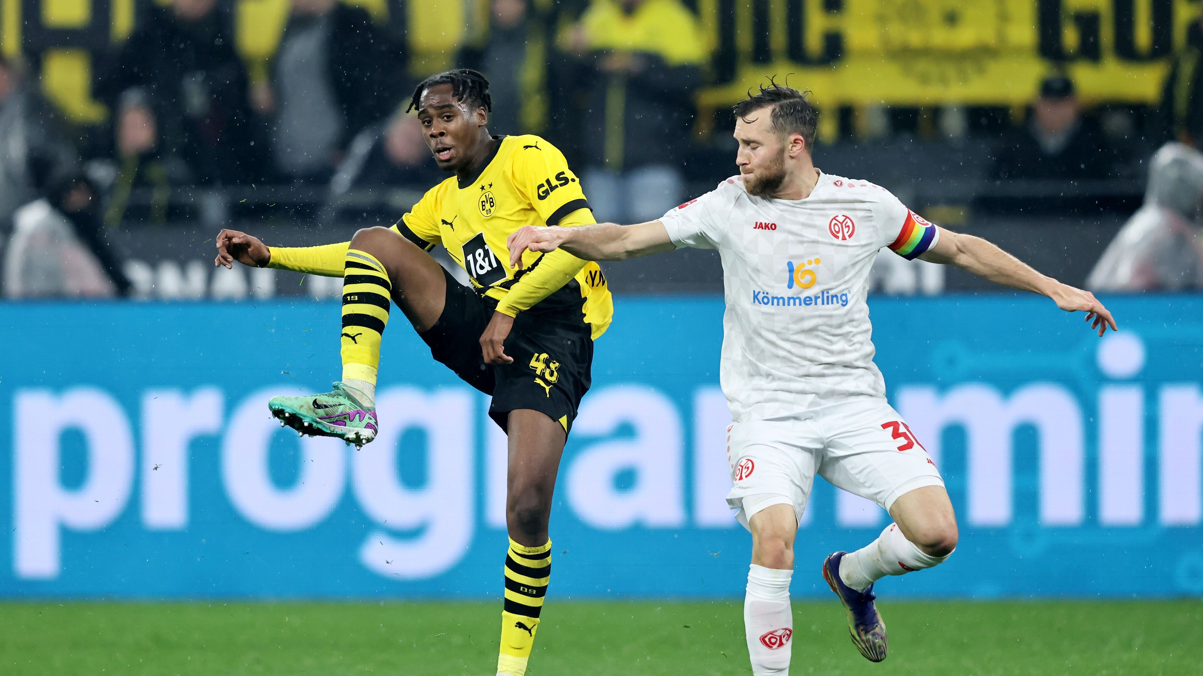 <strong>Jamie Bynoe-Gittens</strong> <strong>(Borussia Dortmund)</strong><br>Toller Start, knallt den Ball schon nach acht Minuten brachial an die Latte. In der 17. Minute folgt ein weiterer guter Abschluss. Aber danach? Da kommt nicht mehr viel. Wird folgerichtig zur 63. Minute ausgewechselt. <em><strong>ran-Note: 4</strong></em>