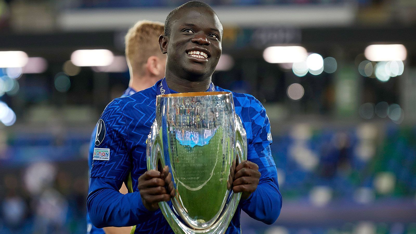 
                <strong>Platz 5: N'Golo Kante</strong><br>
                30 Jahre | Mittelfeld | FC Chelsea
              