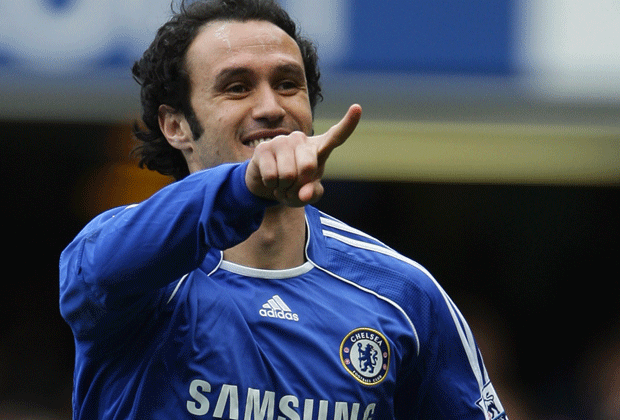 
                <strong>Ricardo Carvalho</strong><br>
                Mit dem FC Porto (2003, 2004), dem FC Chelsea (2005, 2006, 2010) und Real Madrid (2012) feiert Ricardo Carvalho insgesamt sechs Meisterschaften.
              