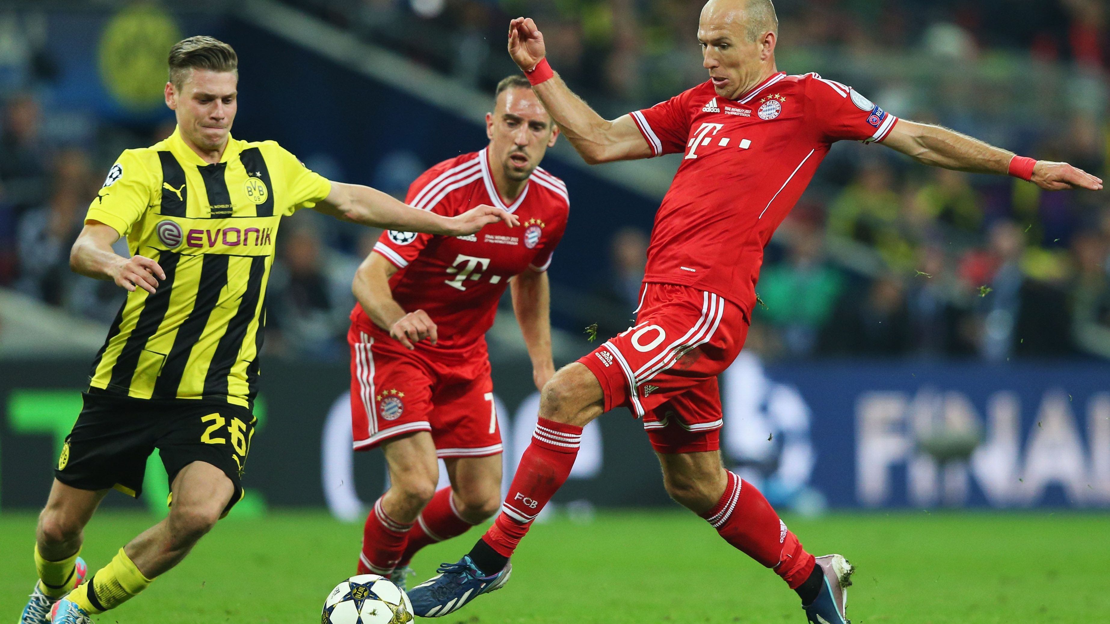 <strong>Robbens magische Wembley-Nacht</strong><br>Auf den Tief- folgte der Höhepunkt der Karriere: Nur ein Jahr nach dem Debakel von München bekamen die Münchner die nächste Chance auf den Henkelpott und ein Stück weit Wiedergutmachung. Im Finale der Champions League 2012/13 kam es im Londoner Wembley Stadion zum deutschen Duell mit Borussia Dortmund.