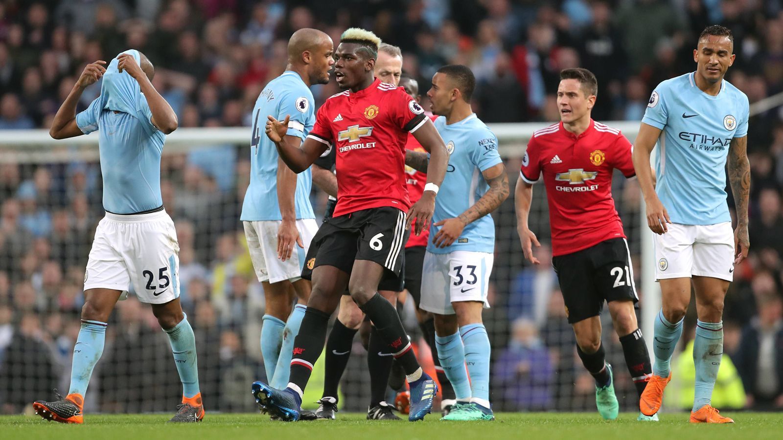 
                <strong>Ein Derby mit vielen Facetten</strong><br>
                Zum 159. Mal kommt es am Sonntagabend zum Stadtderby in Manchester. Pep Guardiolas City empfängt Jose Mourinhos United. Es ist das Duell des amtierenden Champions mit dem Rekordmeister, des Meisters gegen den Vizemeister, das Spiel des Tabellenführers City gegen ein strauchelndes United und das Aufeinandertreffen des Toptorjägers Sergio Aguero und des Weltmeisters Paul Pogba. ran.de präsentiert die wichtigsten Fakten.
              