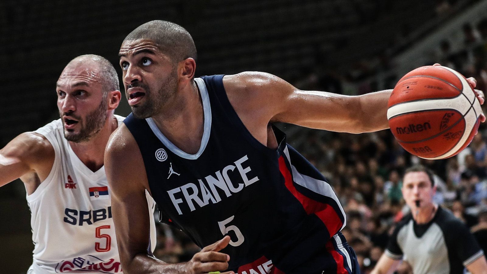 
                <strong>Nicolas Batum (30, Frankreich) </strong><br>
                Team: Charlotte HornetsPosition: Small ForwardIn der NBA seit: seit 2012, 2008 - 2011
              