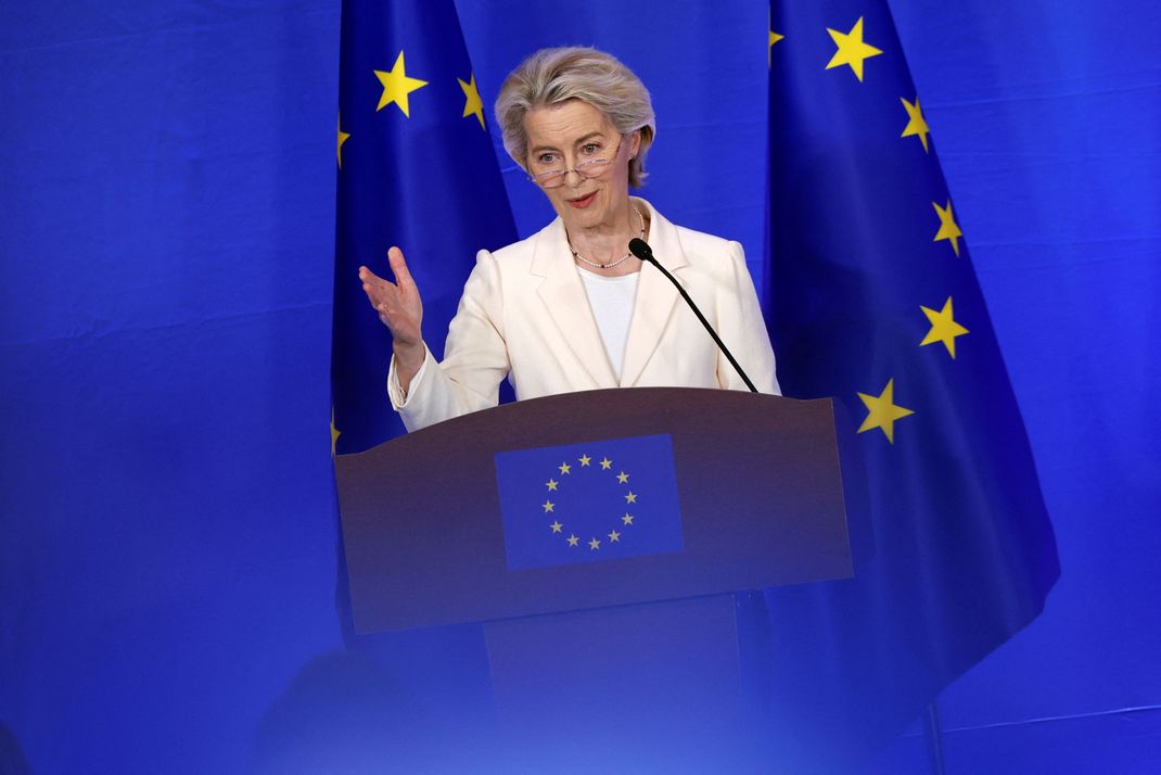 EU-Kommissionspräsidentin von der Leyen blickt zurück - und richtet den Blick nach vorne. (Archivbild)