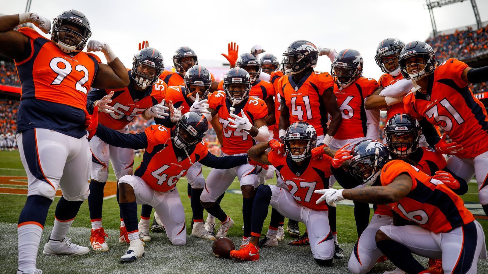 <strong>Platz 2 (geteilt): Denver Broncos</strong><br>
                Acht Teilnahmen (1978, 1987, 1988, 1990, 1998, 1999, 2014, 2016), drei Siege (1998, 1999, 2016).