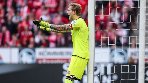
                <strong>Loris Karius (1. FSV Mainz 05)</strong><br>
                Loris Karius (1. FSV Mainz 05): Wildert Klopp etwa bei seinem Ex-Klub? Nachdem Aston Villa und der FC Arsenal angeblich Interesse an Mainz-Keeper Karius signalisiert haben sollen, hat nun wohl auch Liverpool ein Auge auf ihn geworfen. Die "Reds" sollen den 22-Jährigen bereits beobachtet haben. (Quelle: Sun)
              