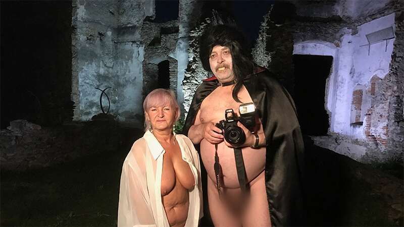 Freddys letzter Fotokalender war ein Renner im Internet. Jetzt nimmt er wieder eine große Geschichte als Vorlage für ein Nackt-Shooting und schlüpft in die Rolle von Graf Dracula.