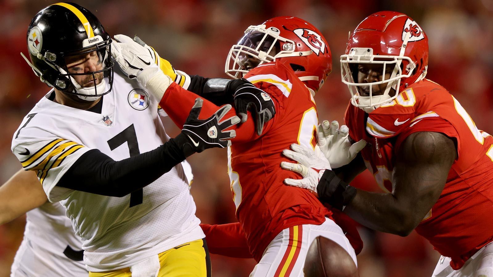 
                <strong>Pittsburgh Steelers at Kansas City Chiefs</strong><br>
                In der Nacht von Sonntag auf Montag, ab 2:00 LIVE auf ProSieben und im Livestream auf ran.de - &#x2022; Patrick Esume: <strong>Chiefs - </strong><br>&#x2022; Björn Werner: <strong>Chiefs - </strong><br>&#x2022; Christoph "Icke" Dommisch: <strong>Chiefs - </strong><br>&#x2022; Jan Stecker: <strong>Chiefs - </strong><br>&#x2022; Carsten Spengemann: <strong>Chiefs - </strong><br>&#x2022; Roman Motzkus: <strong>Chiefs - </strong><br>&#x2022; Jonas Friedrich: <strong>Chiefs - </strong><br>&#x2022; Mattis Oberbach: <strong>Chiefs</strong><br>
              