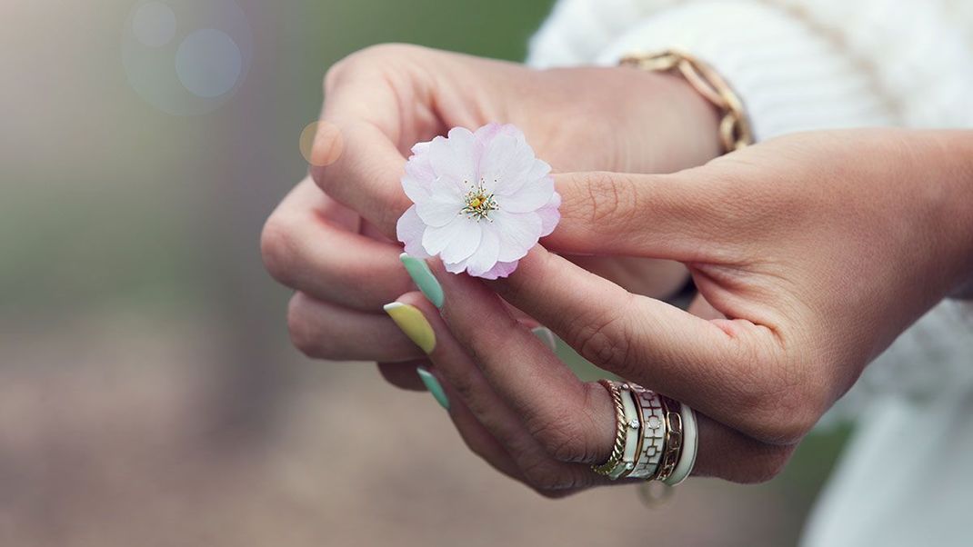 Clean Manicure! Wir haben die Facts & Hacks zusammengefasst und informieren euch über tierversuchsfreien Nagellack. 