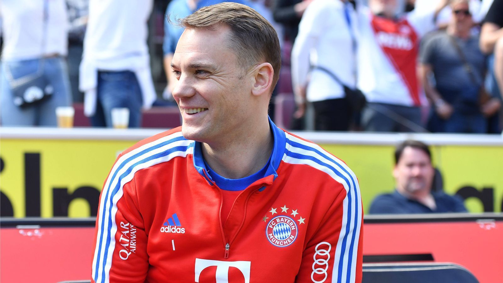 
                <strong>Nach 8 Monaten Pause: Manuel Neuer zurück im Training</strong><br>
                Die Leidenszeit von Manuel Neuer ist beendet. Am Dienstag, den 11. Juli, war der Nationaltorhüter nach seiner schweren Beinverletzung im Ski-Urlaub erstmals wieder auf dem Trainingsplatz der Säbener Straße. ran hat die Bilder.
              