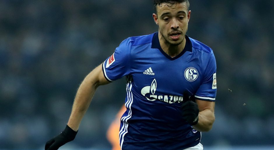 
                <strong>Franco di Santo (FC Schalke 04)</strong><br>
                Er kommt in der 88. Minute als letzter Joker in das Spiel und befördert den Ball in der Nachspielzeit sogar in das Tor. Der Jubel ist nicht von langer Dauer. Weil Di Santo den Ball mit dem Oberarm annimmt, wird der Treffer nicht gegeben - korrekte Entscheidung. Ohne Benotung
              