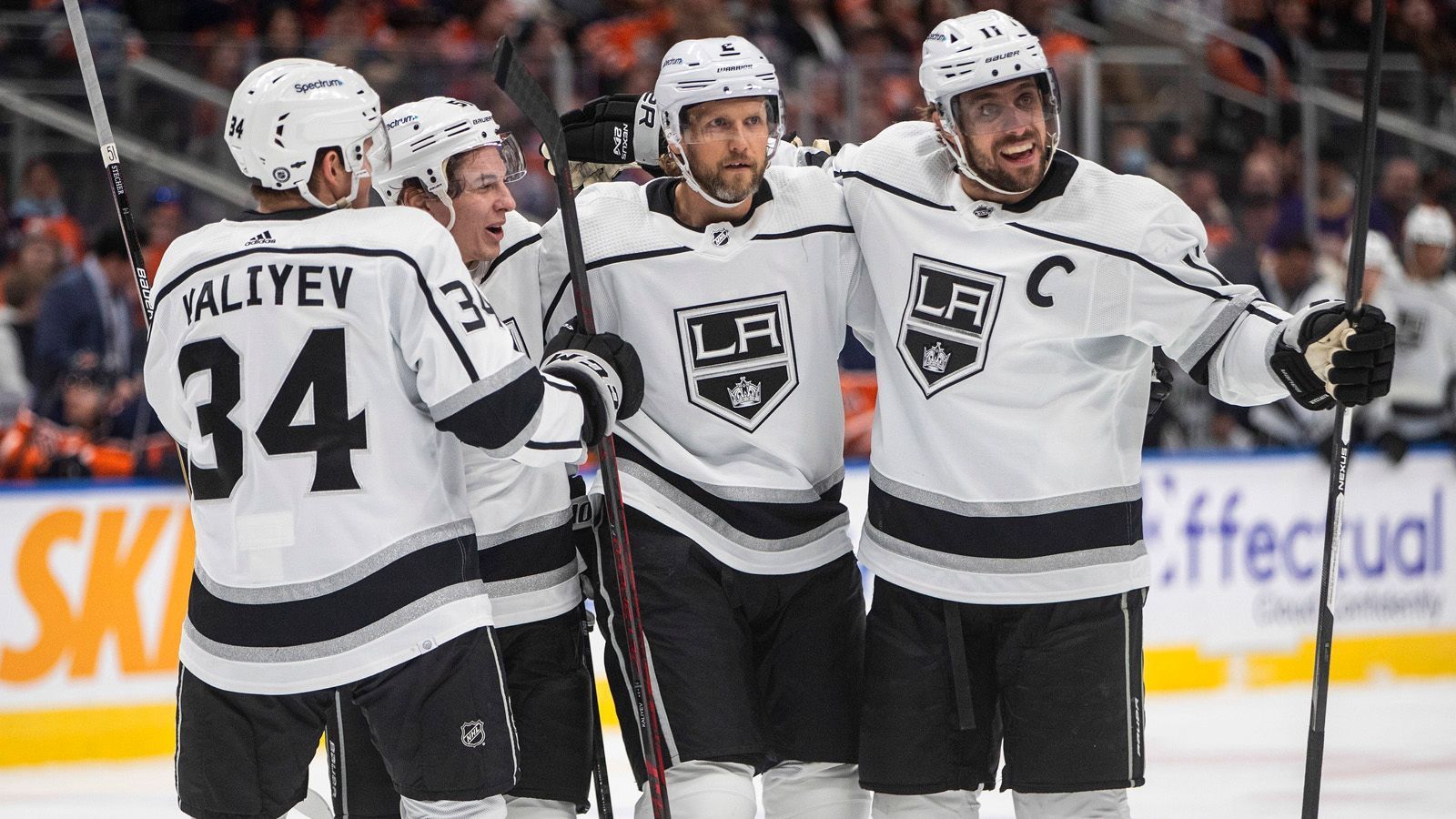 
                <strong>Los Angeles Kings (Western Conference)</strong><br>
                &#x2022; Bilanz: 44-27-10<br>&#x2022; Punkte: 96<br>&#x2022; Top-Scorer: Anze Kopitar mit 66 Punkten<br>&#x2022; Erster Gegner: Edmonton Oilers<br>
              