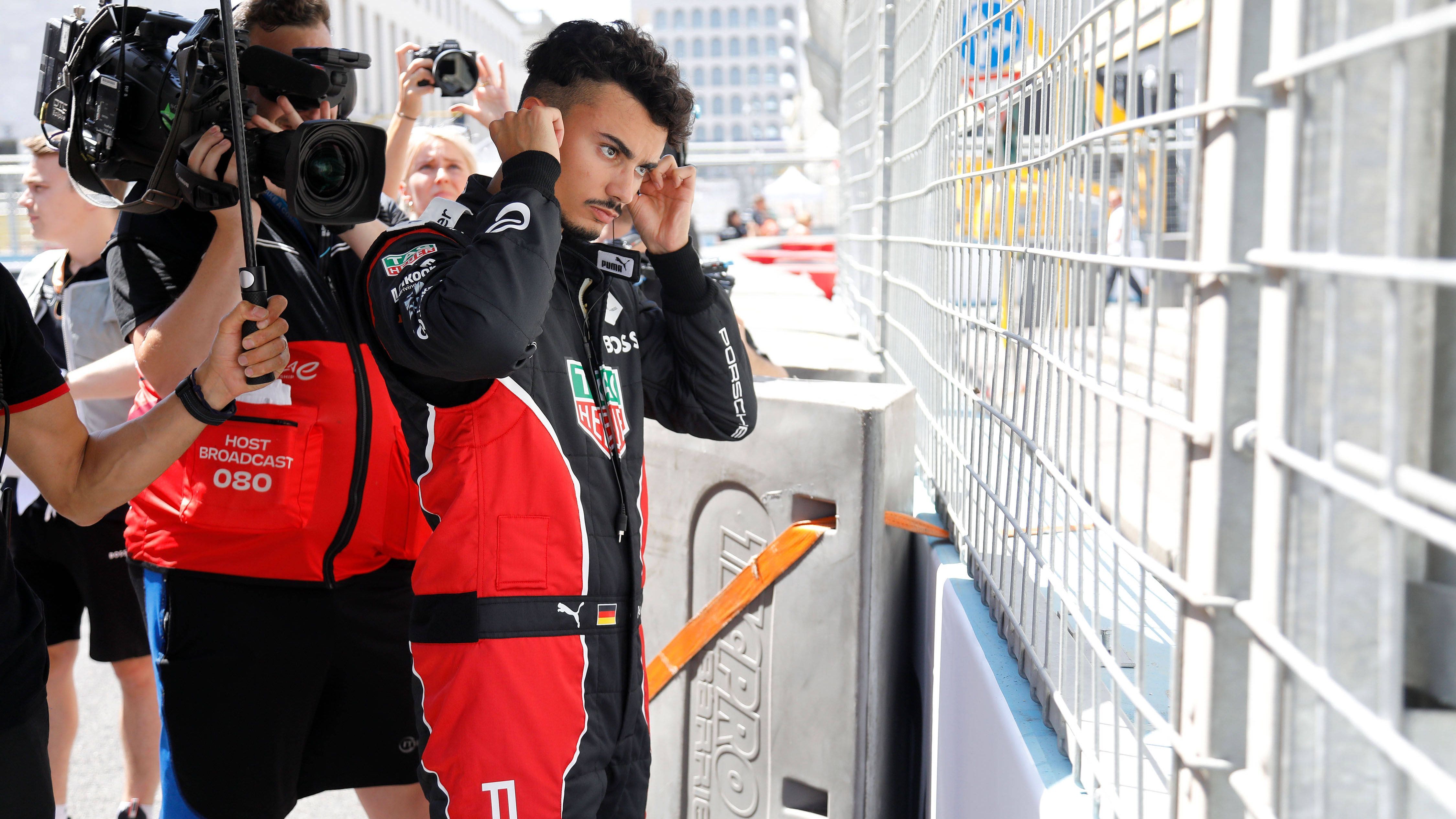 
                <strong>Pascal Wehrlein (Porsche)</strong><br>
                "Der Zug für die Fahrermeisterschaft ist wahrscheinlich abgefahren", gestand ein geknickter Pascal Wehrlein anschließend gegenüber "e-formel.de". Bei noch zwei verbleibenden Rennen in London (am 29. und 30. Juli live auf ProSieben und ran.de) und noch maximal 58 erreichbaren Punkten benötigt der Porsche-Pilot nun ein großes Formel-E-Wunder, um überhaupt noch in den Titelkampf eingreifen zu können.
              