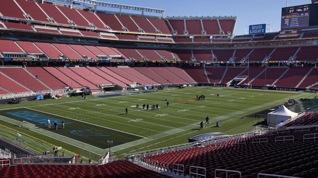 
                <strong>Levi's Stadium (Santa Clara)</strong><br>
                Levi's Stadium (Santa Clara): Das 2014 eröffnete Stadion ist die Heimstätte des NFL-Teams San Francisco 49ers. Der Super Bowl 50 zwischen den Carolina Panthers und den Denver Broncos fand im Levi's Stadium statt, das 68.500 Zuschauer fasst und auf 75.000 Plätze erweitert werden kann. In dieser Arena im kalifornischen Santa Clara wird das Eröffnungsspiel der Copa America zwischen Gastgeber USA und Kolumbien ausgetragen.
              