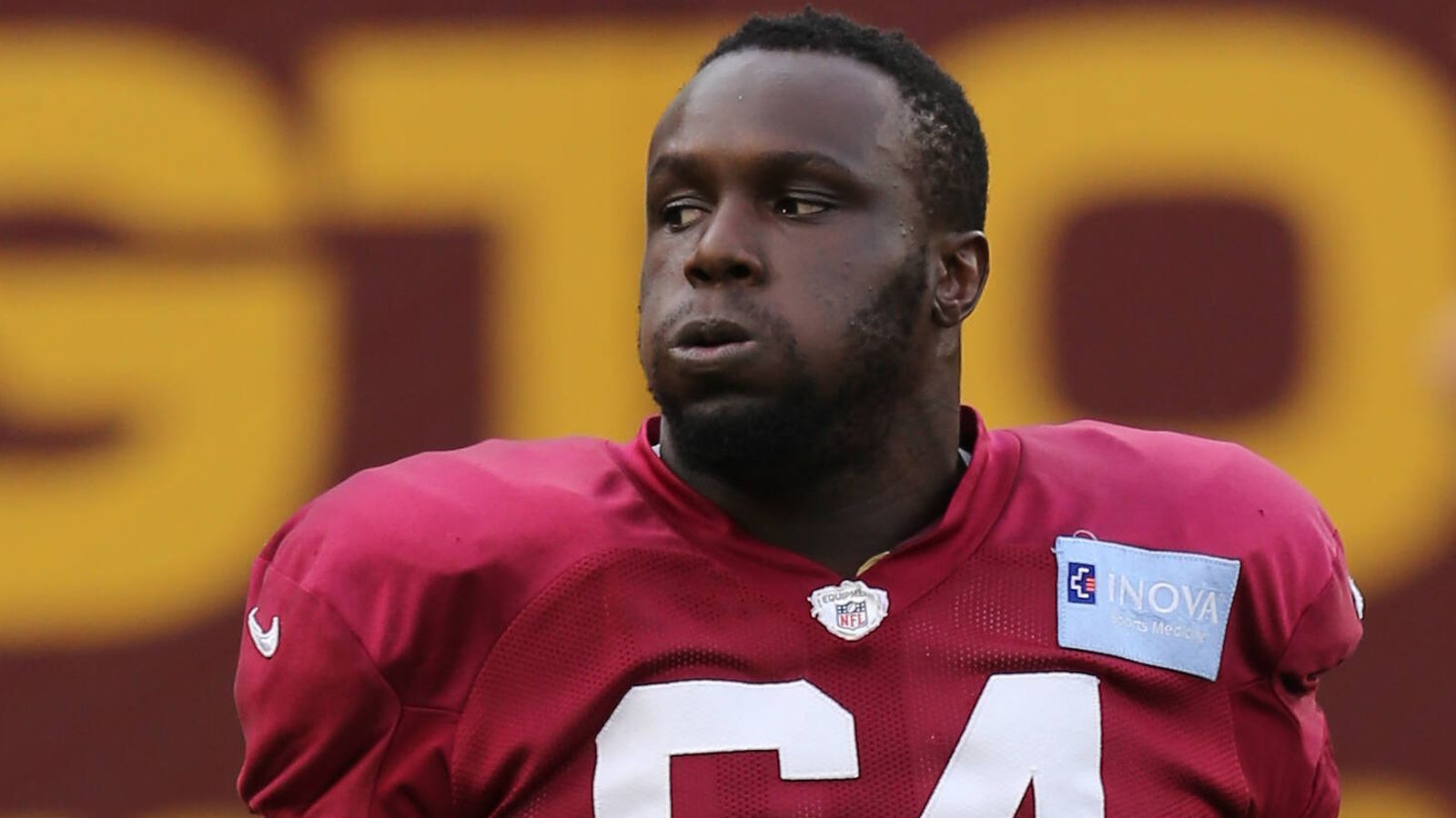 
                <strong>David Bada (Washington Commanders)</strong><br>
                Festtag für David Bada: Der Defensive Tackle feierte bei den Washington Commanders sein NFL-Debüt. Dabei setzte es ein 10:24 gegen die Cleveland Browns. Bada, der sich über das NFL Pathway Program ins Roster spielen konnte, zelebrierte seinen ersten Einsatz standesgemäß: Er erschien in Lederhosen am Stadion. Im Spiel stand er bei 14 Snaps der Defensive (25 Prozent) auf dem Platz, dazu bei einem der Special Teams. Er kam auf zwei Assisted Tackles. Coach Esume hat Badas erstes Play in der NFL analysiert.
              