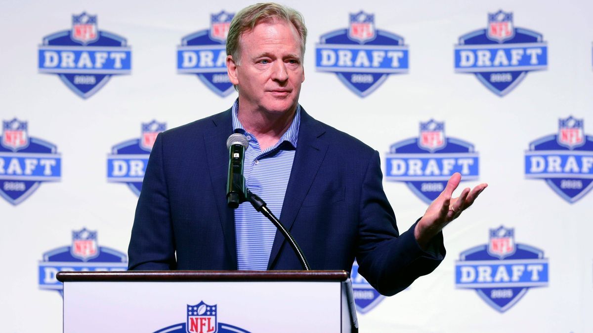 Syndication: Green Bay Press-Gazette NFL Commissioner Roger Goodell speaks Aug. 14, 2023 at Johnsonville Tailgate Village in Green Bay during a promotional event for the 2025 NFL Draft, which will ...