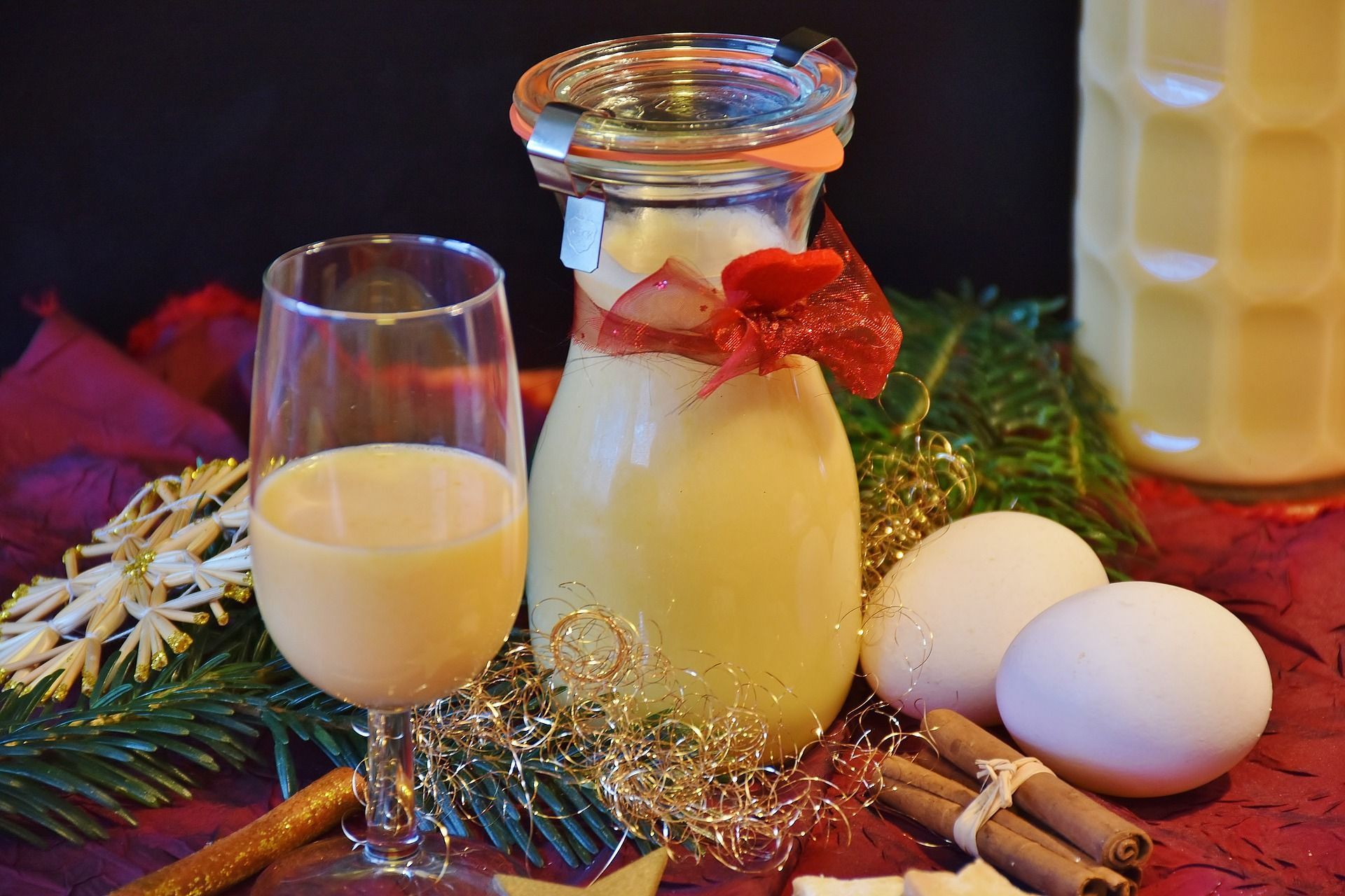 Heißer Eierlikör-Rumpunsch: Rezept