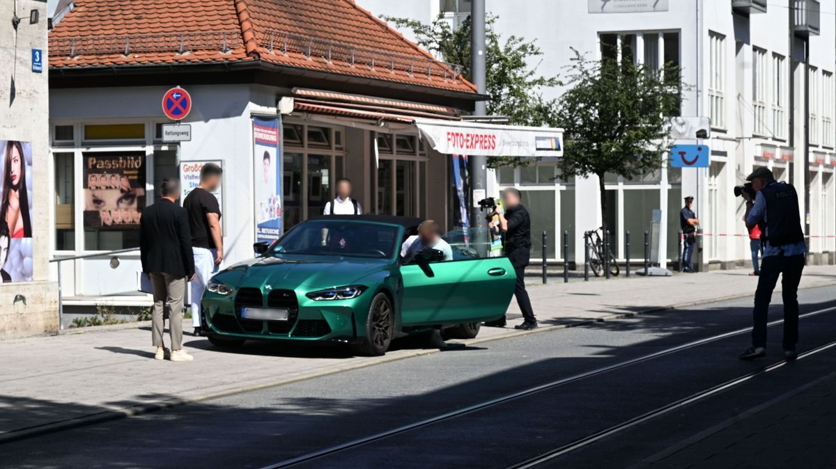 Eine Tatrekonstruktion der Münchner Kriminalpolizei und der Generalstaatsanwaltschaft zu einem versuchten Tötungsdelikt in Pasing.