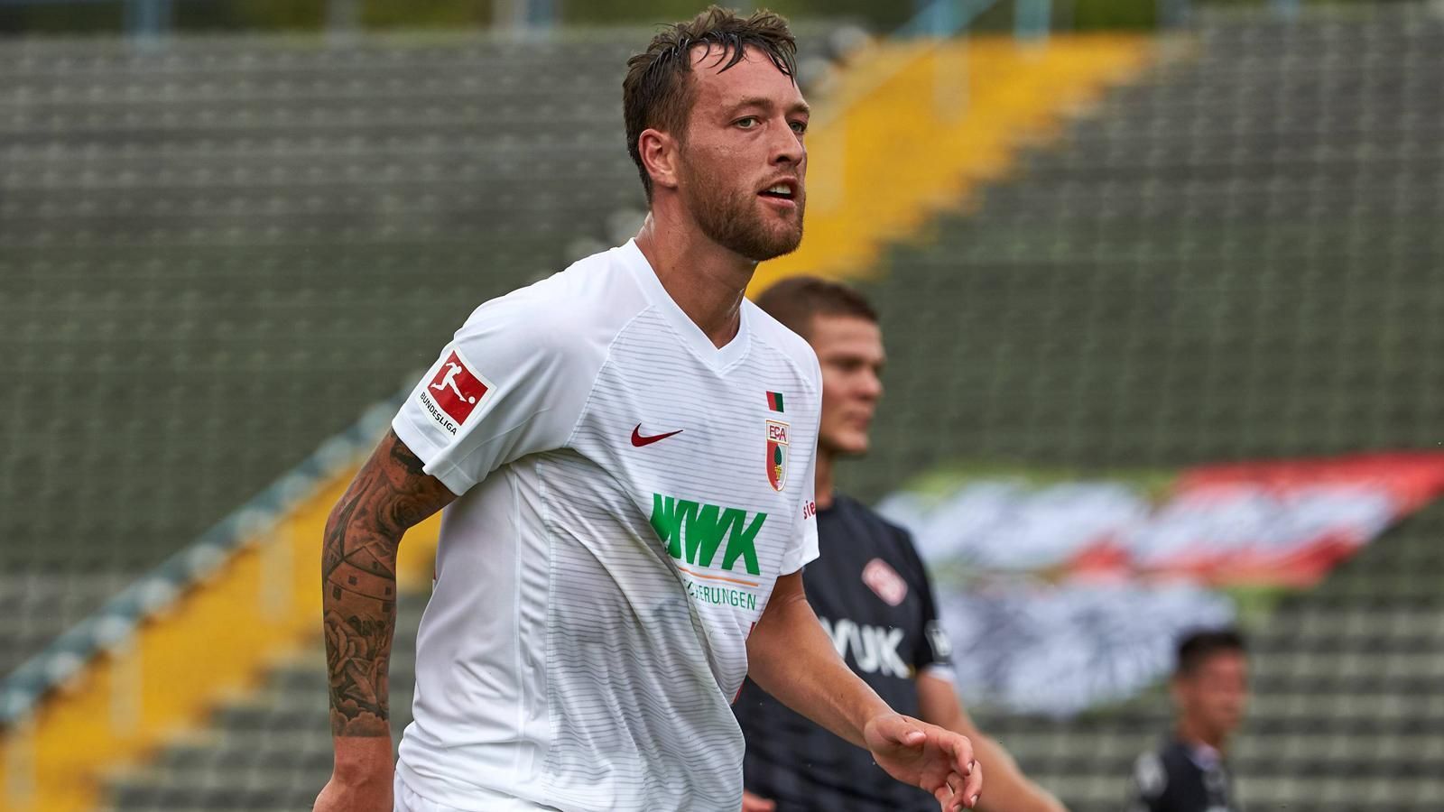 
                <strong>Julian Schieber (FC Augsburg)</strong><br>
                KnieverletzungVerletzt seit 18. Juli 2018Prognose: Bei der OP wurde Schieber ein freier Gelenkkörper entfernt. Die Reha läuft nicht ganz so wie geplant, der Stürmer fällt weiter aus.
              
